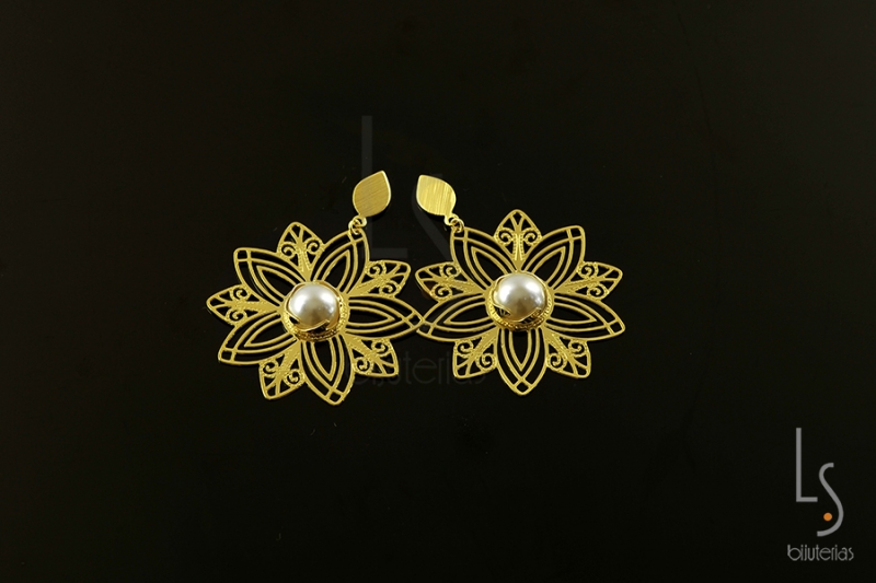 BR008343	BRINCO FLOR TRABALHADA EM FOTOCORROSÃO