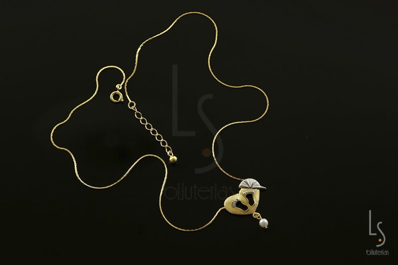 GA008432	GARGANTILHA CORAÇÃO PEZINHO MENINA